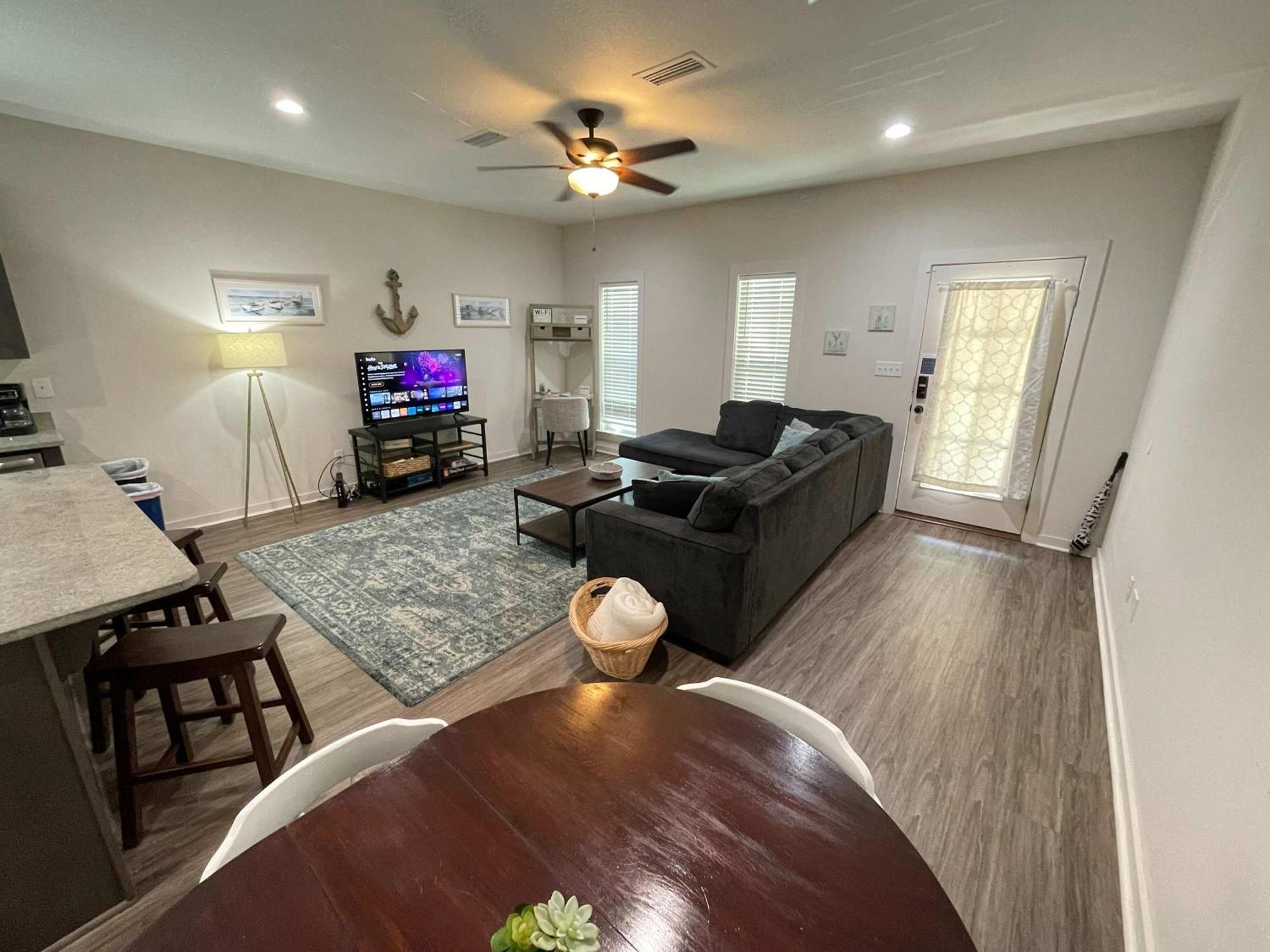 Beach Flow Bungalow-Mins To Downtown-Dining-Base Pensacola Zewnętrze zdjęcie
